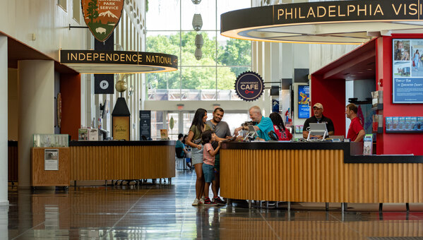 visit philly desk photo