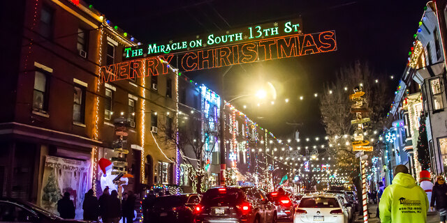 holiday lights tour trolly works