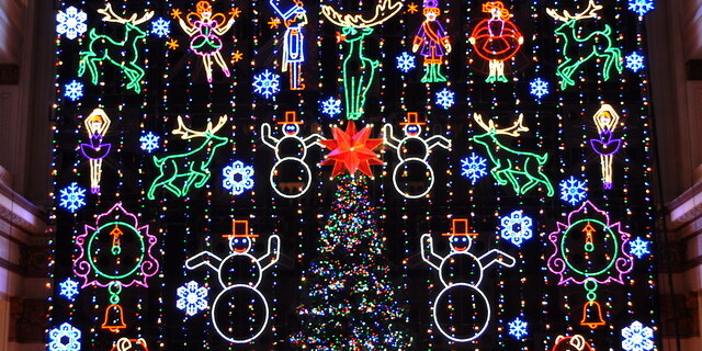 Wanamaker Light Show lit with Christmas Tree