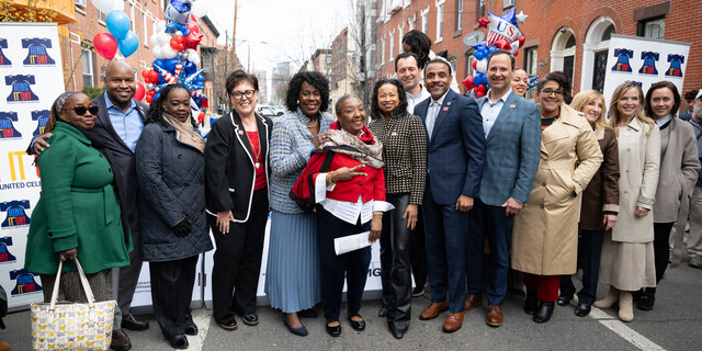 Block captain with Mayor Parker and Bonanza sponsors