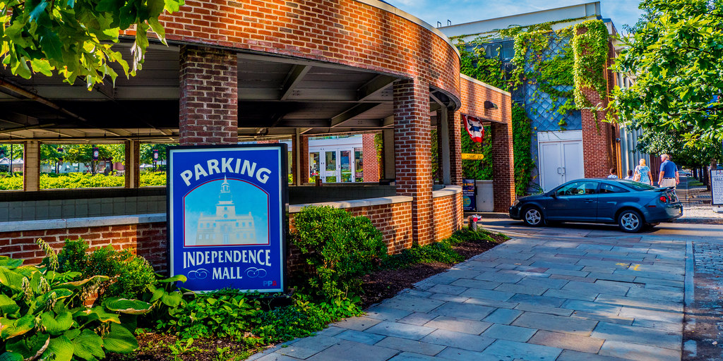 autopark-at-independence-mall-independence-visitor-center